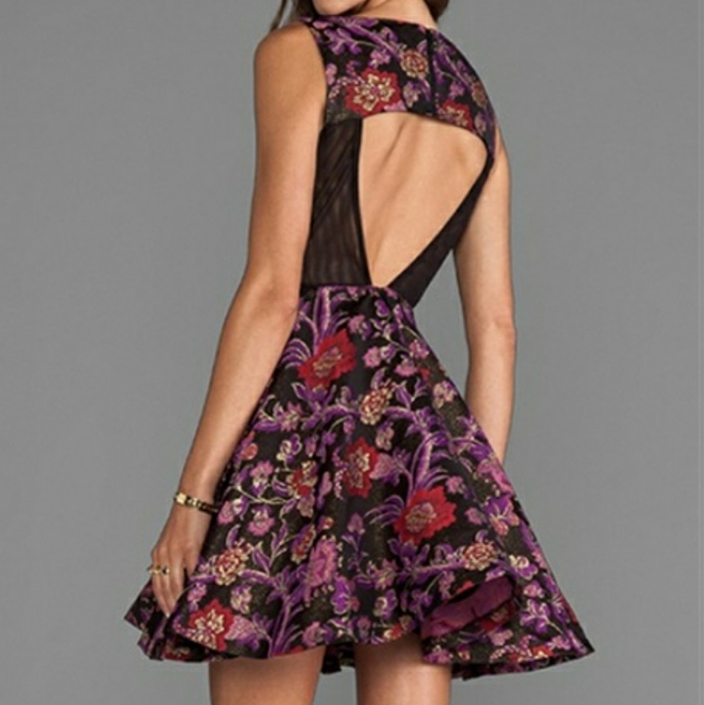 Alice + Olivia FOSS CUTOUT FLORAL-BROCADE DRES - Picture 2 of 5